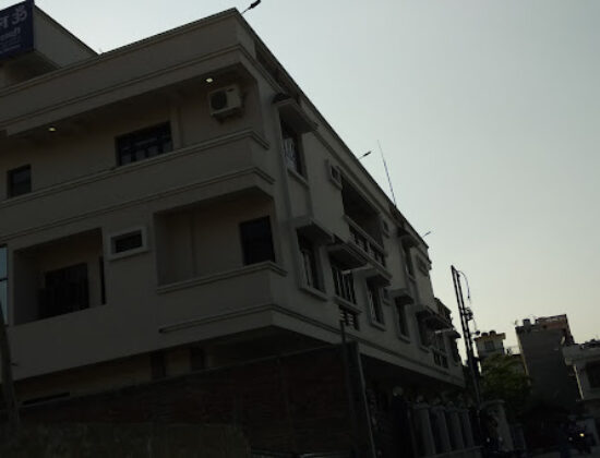 Dr.Panakj Chaudhary Neelkanth Hospital