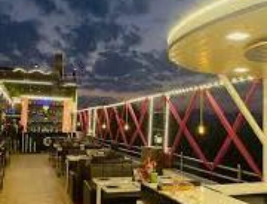 MOON CAFE & RESTRO